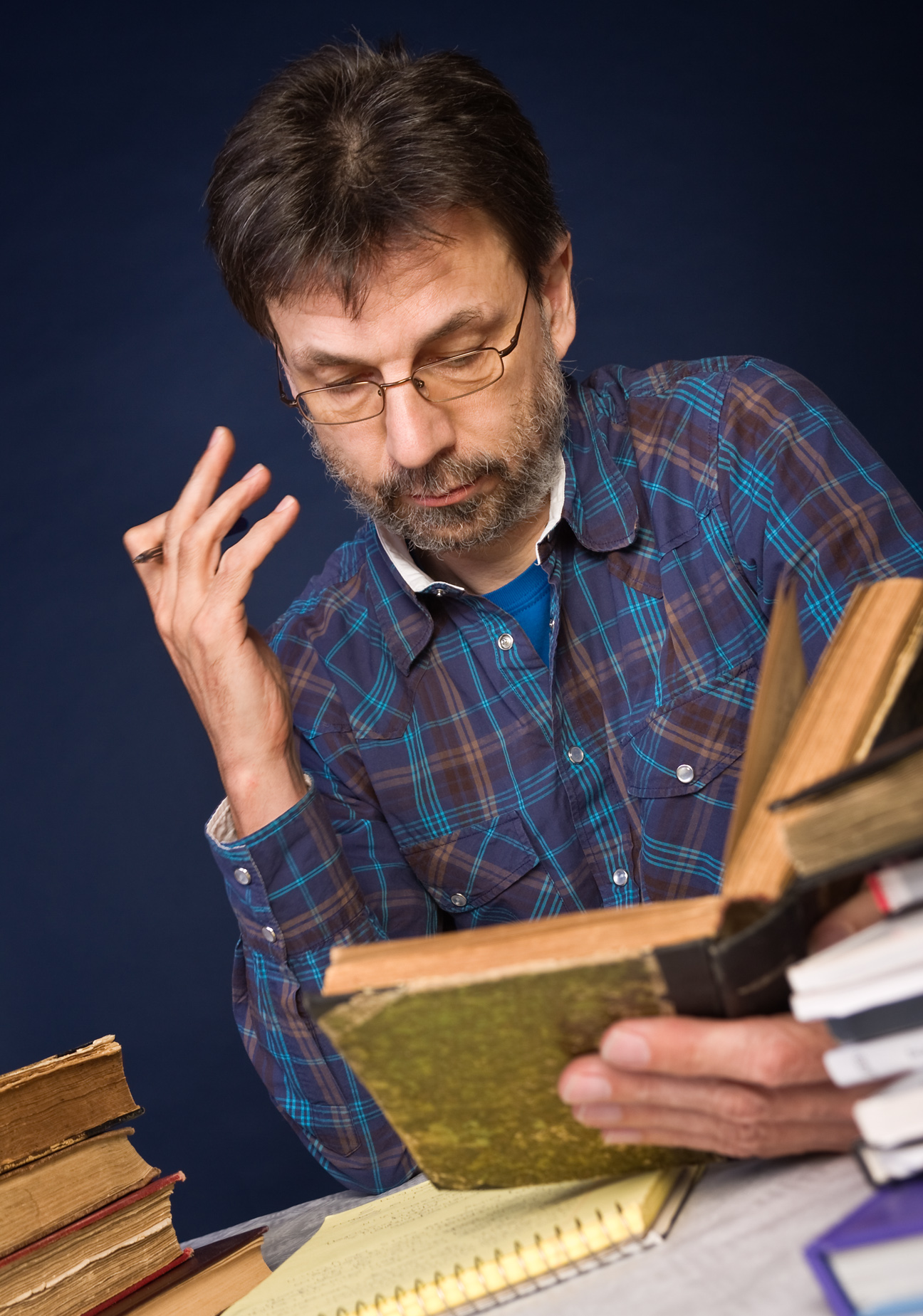 The Difference Between Encrypted HLS, PHLS and HLS with DRM